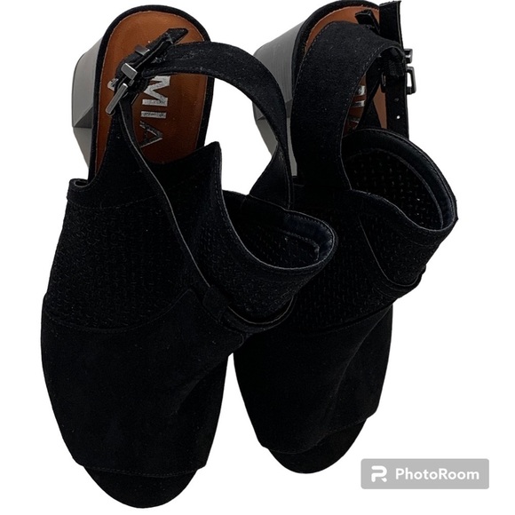 Mia, black suede peep toe block heel, 9M - Picture 3 of 9
